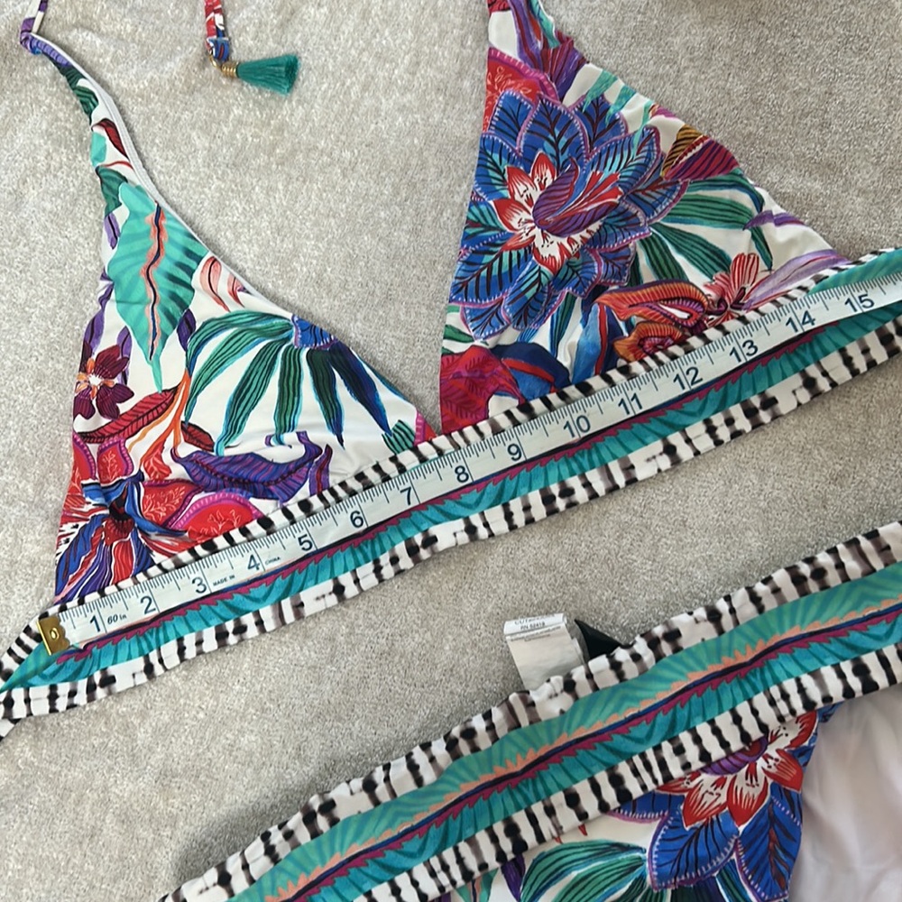 Bikini - Picture 4 of 4